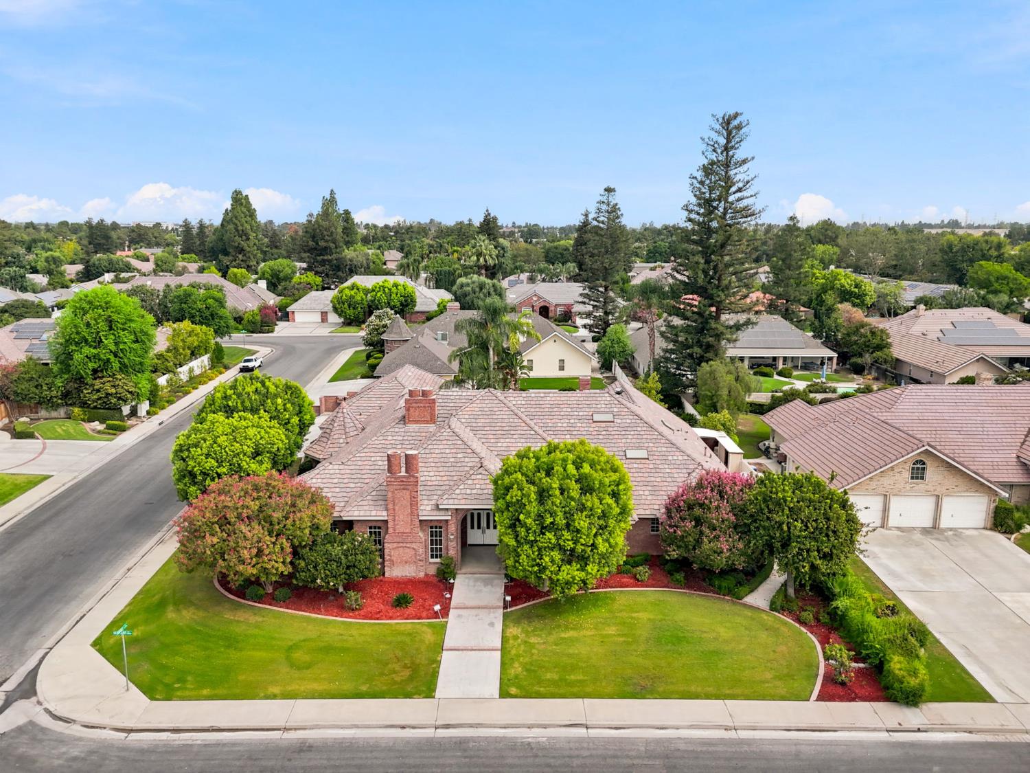9008 Serrant Ct, Bakersfield, CA 93311