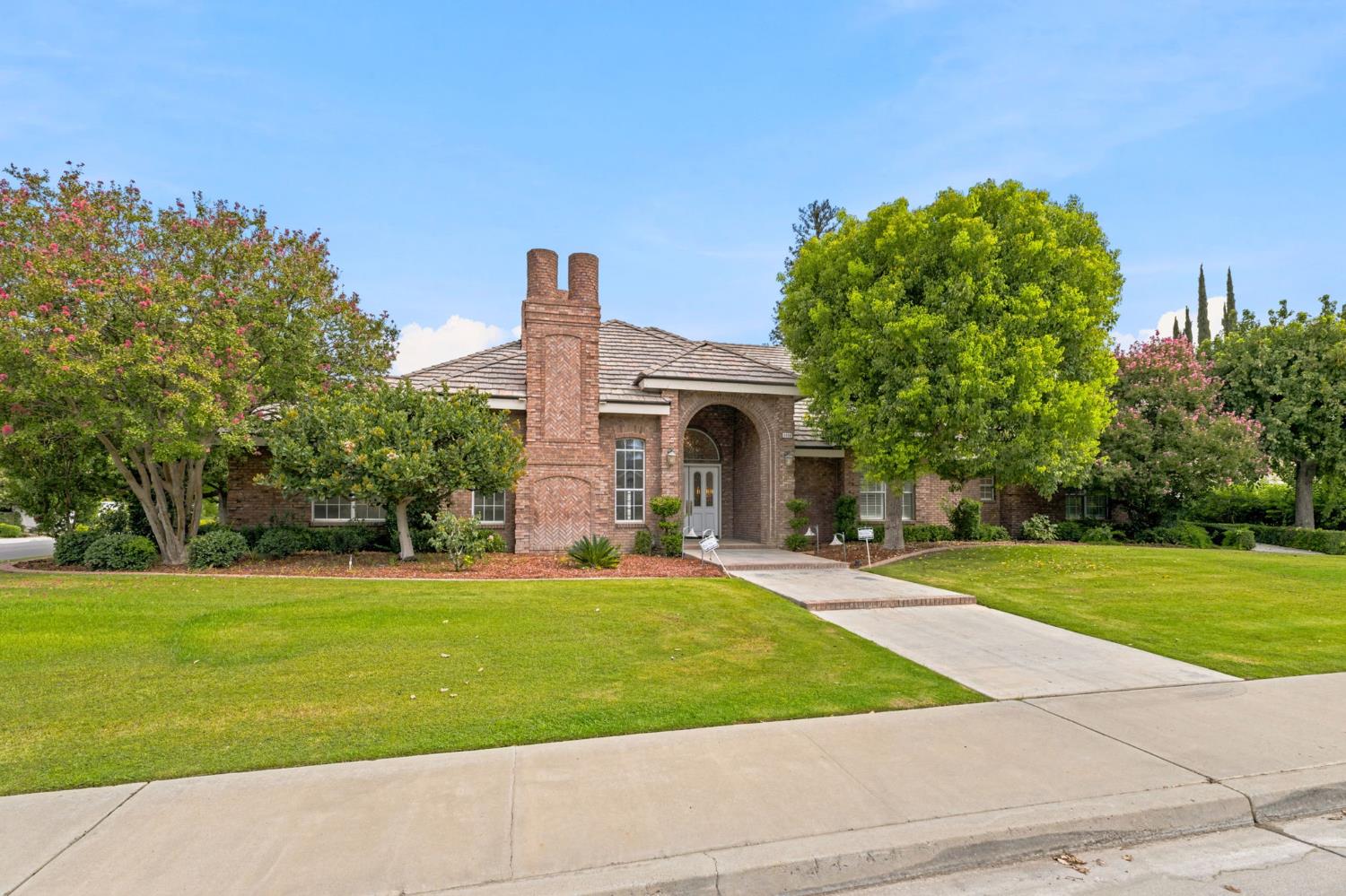 9008 Serrant Ct, Bakersfield, CA 93311