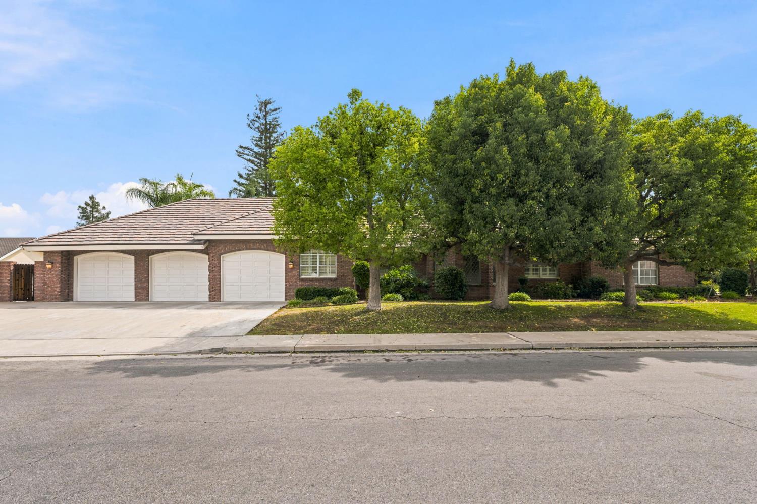 9008 Serrant Ct, Bakersfield, CA 93311