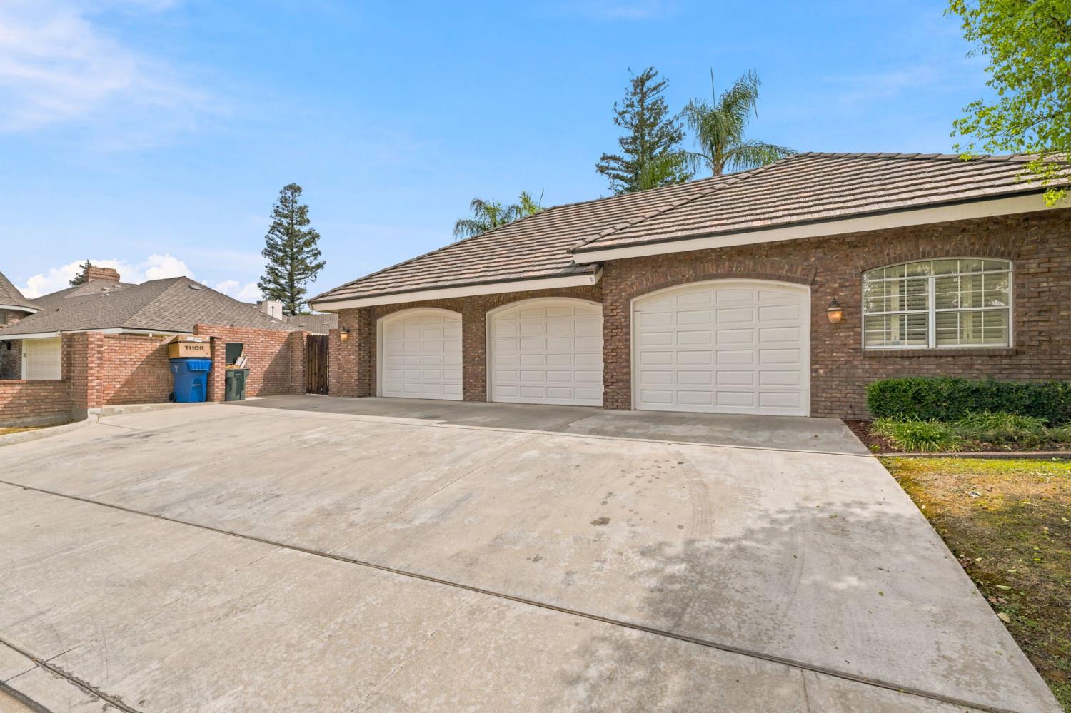 9008 Serrant Ct, Bakersfield, CA 93311