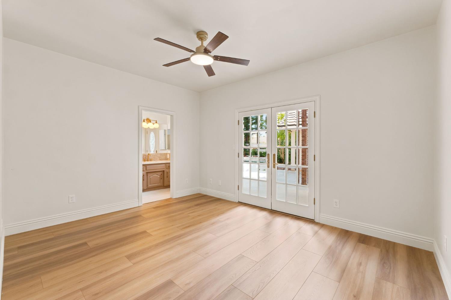 9008 Serrant Ct, Bakersfield, CA 93311