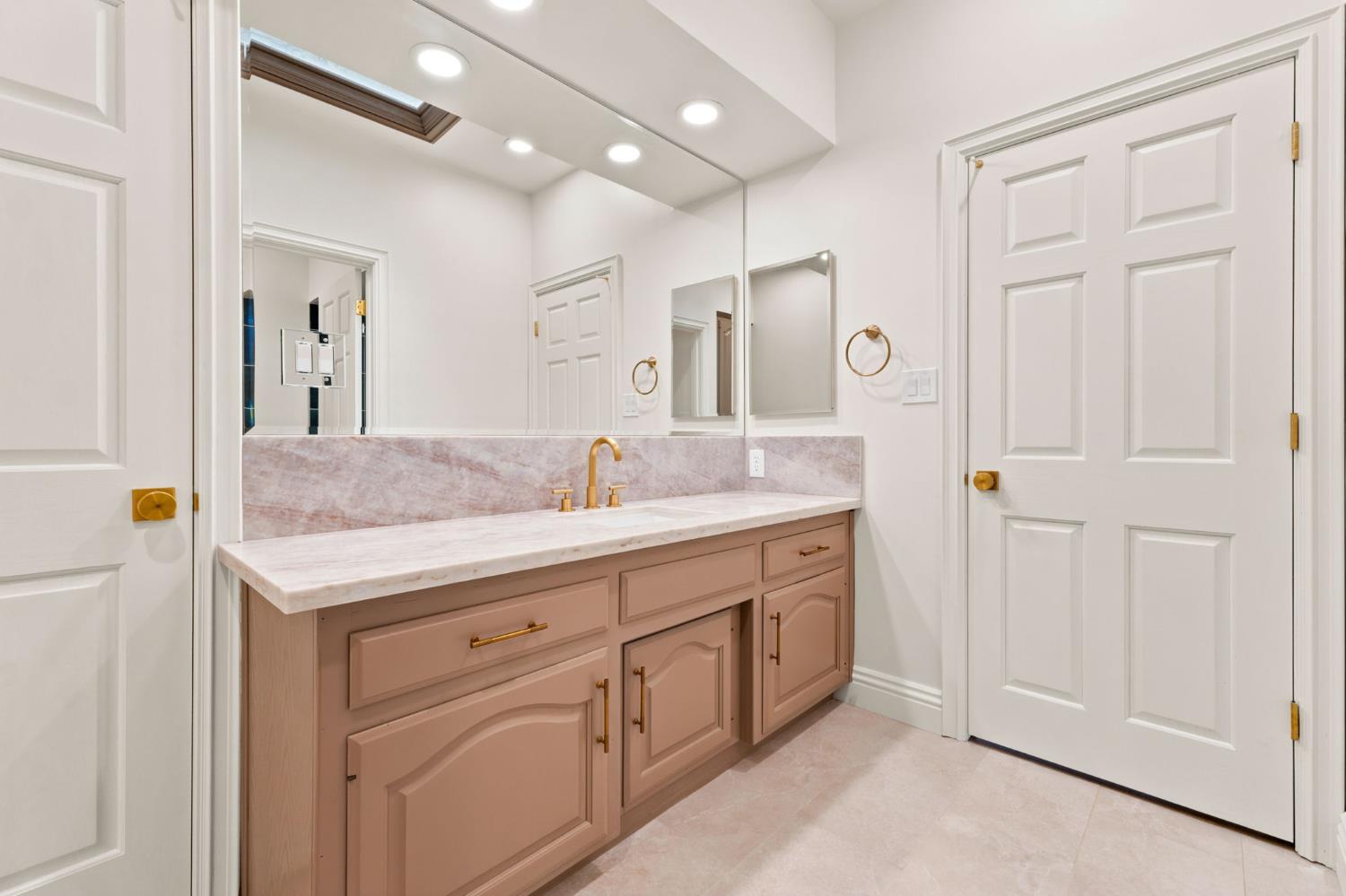 9008 Serrant Ct, Bakersfield, CA 93311