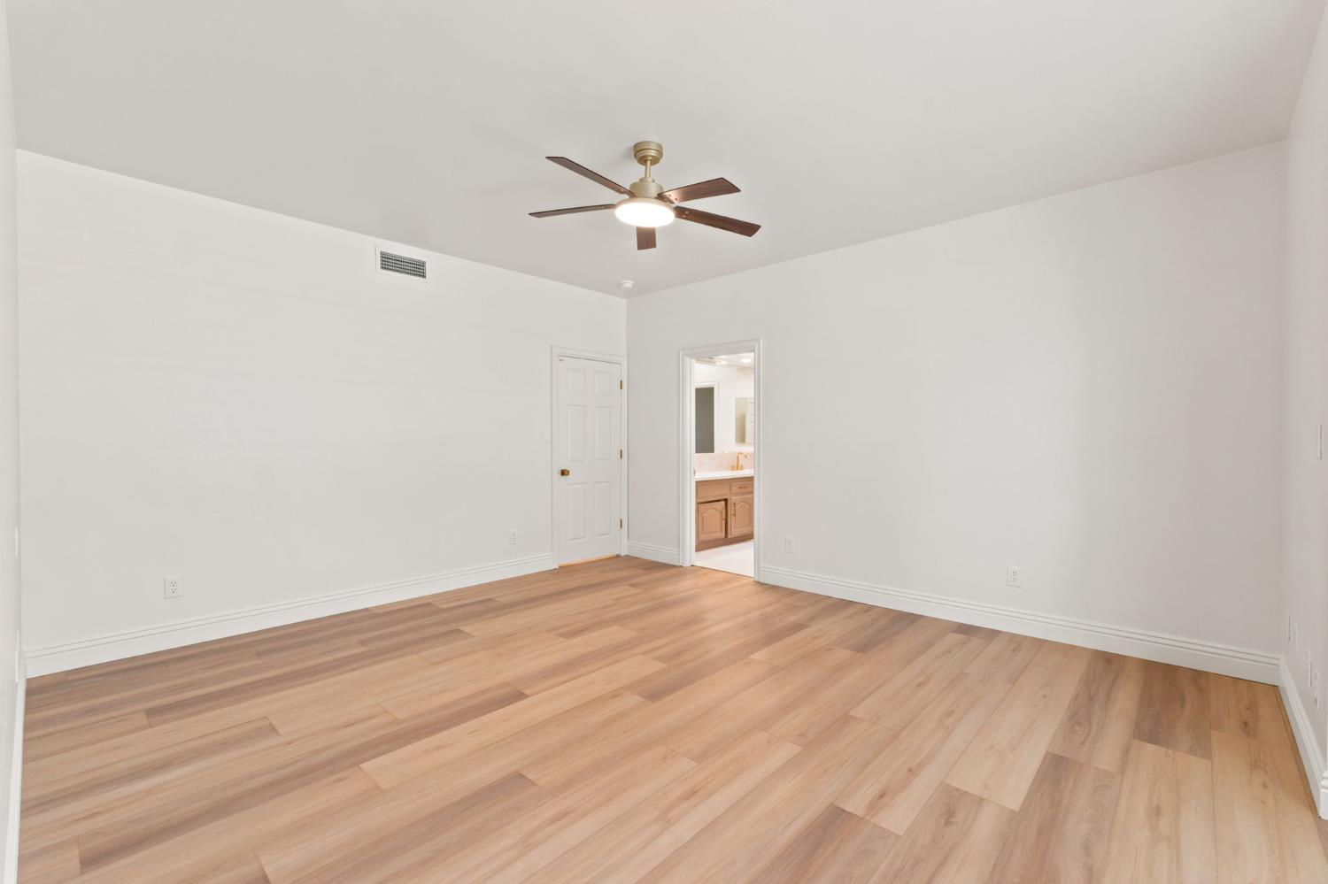 9008 Serrant Ct, Bakersfield, CA 93311