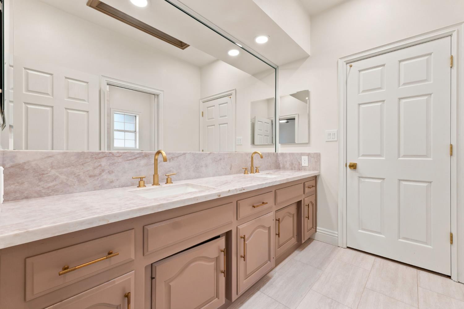 9008 Serrant Ct, Bakersfield, CA 93311