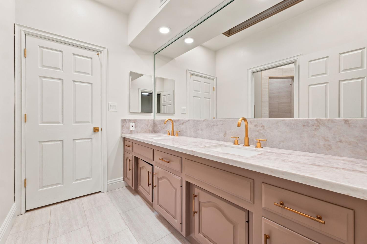 9008 Serrant Ct, Bakersfield, CA 93311