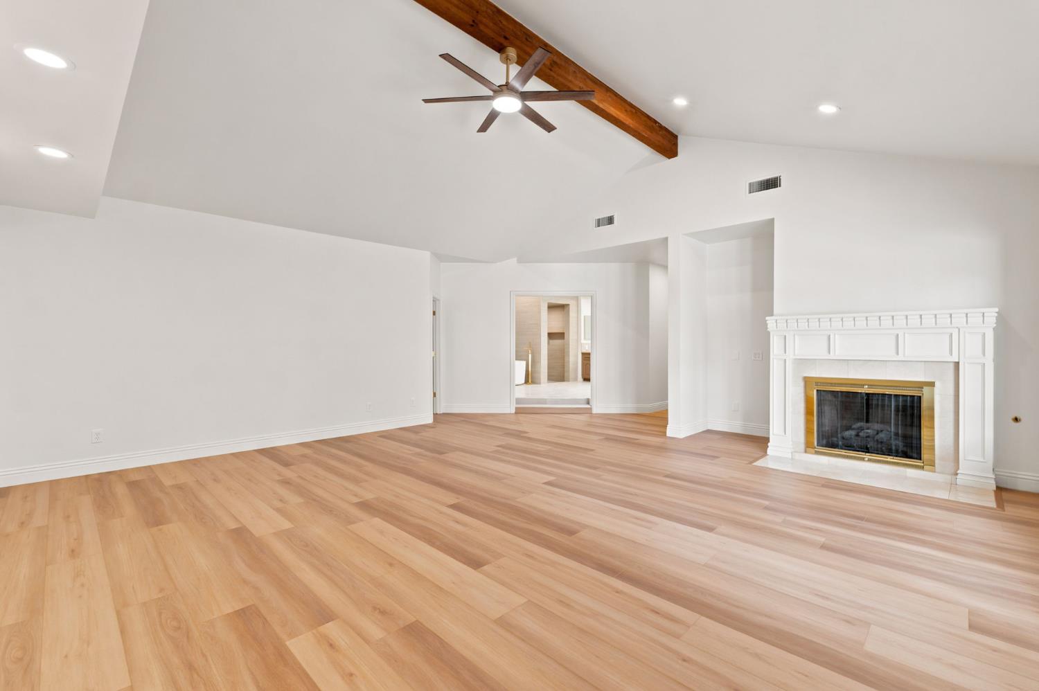 9008 Serrant Ct, Bakersfield, CA 93311