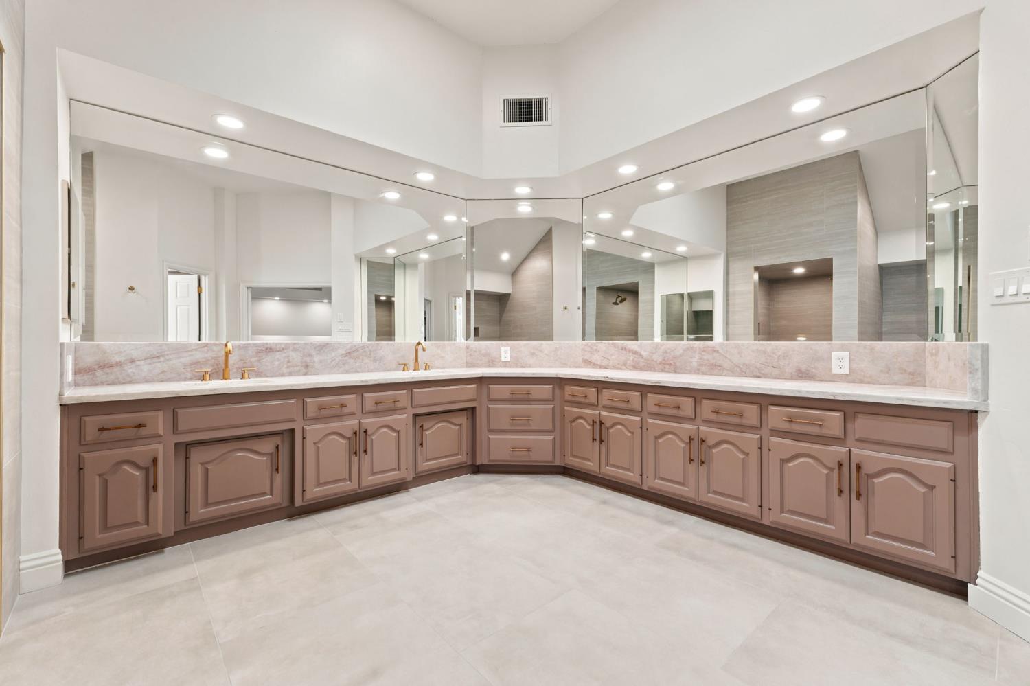 9008 Serrant Ct, Bakersfield, CA 93311