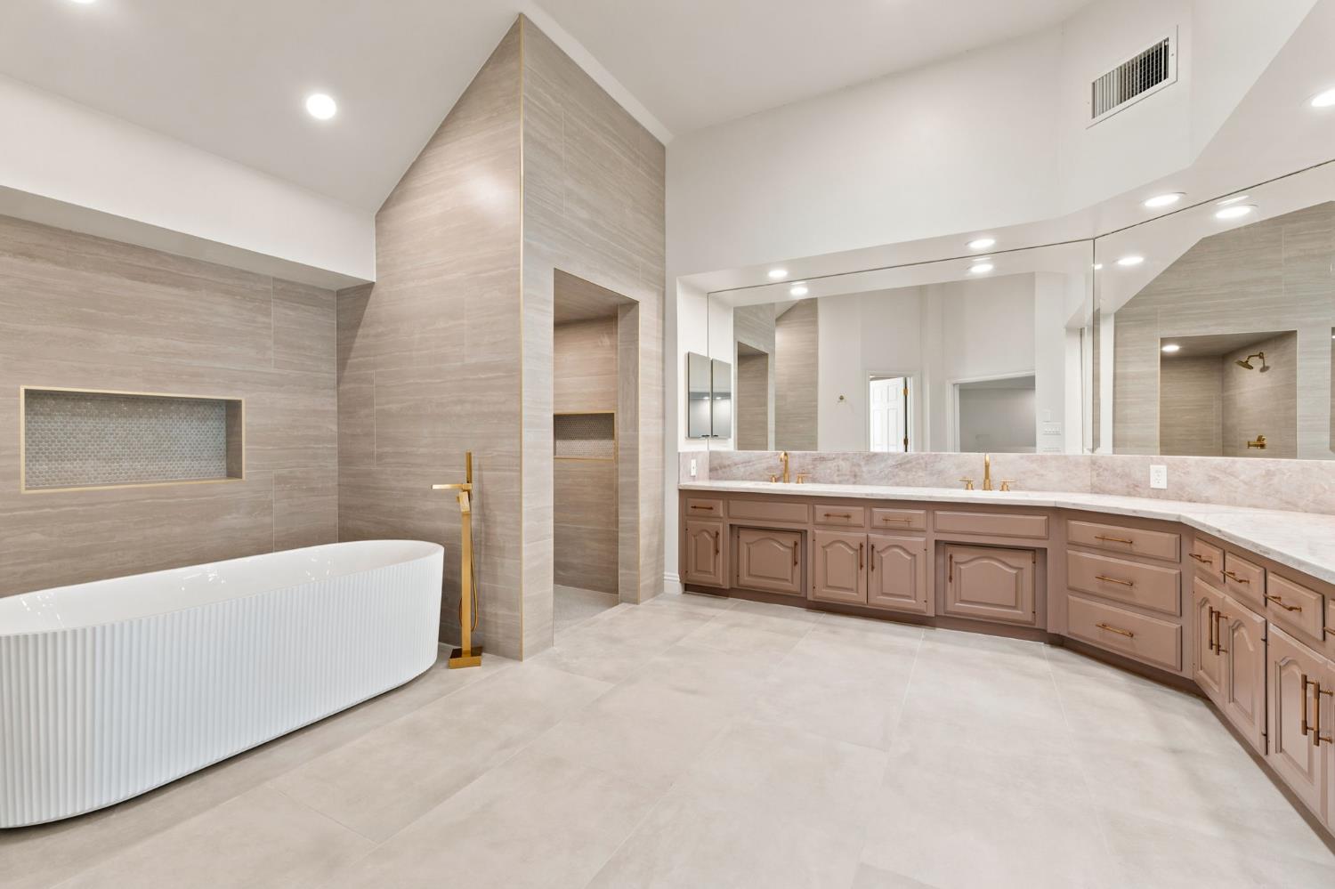 9008 Serrant Ct, Bakersfield, CA 93311