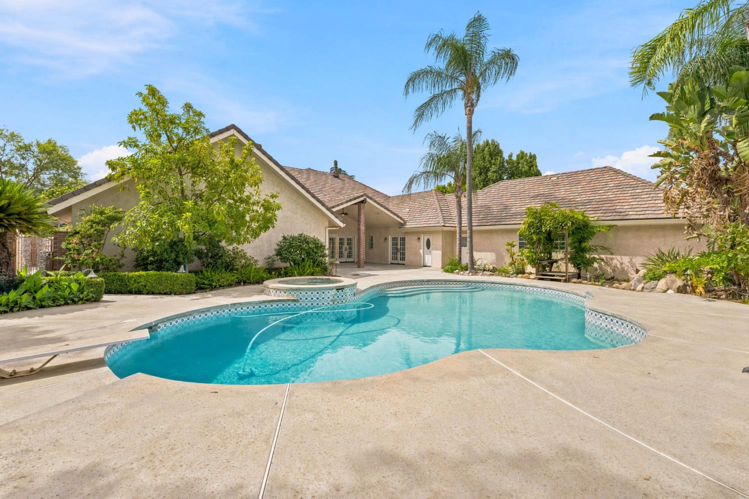 9008 Serrant Ct, Bakersfield, CA 93311