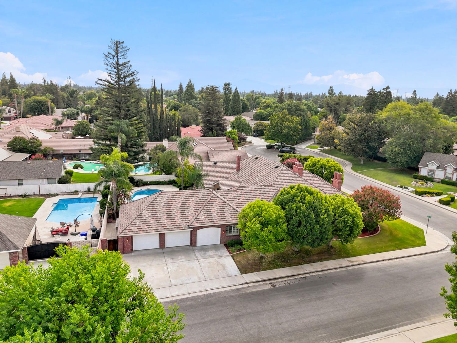 9008 Serrant Ct, Bakersfield, CA 93311