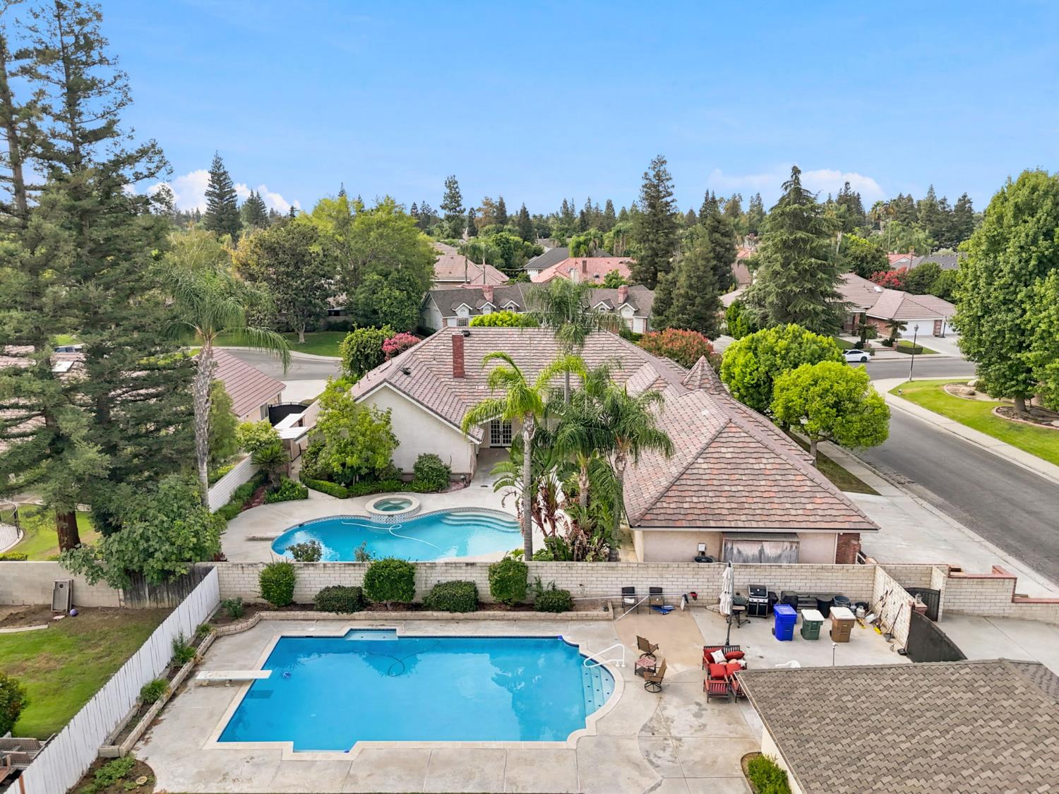 9008 Serrant Ct, Bakersfield, CA 93311