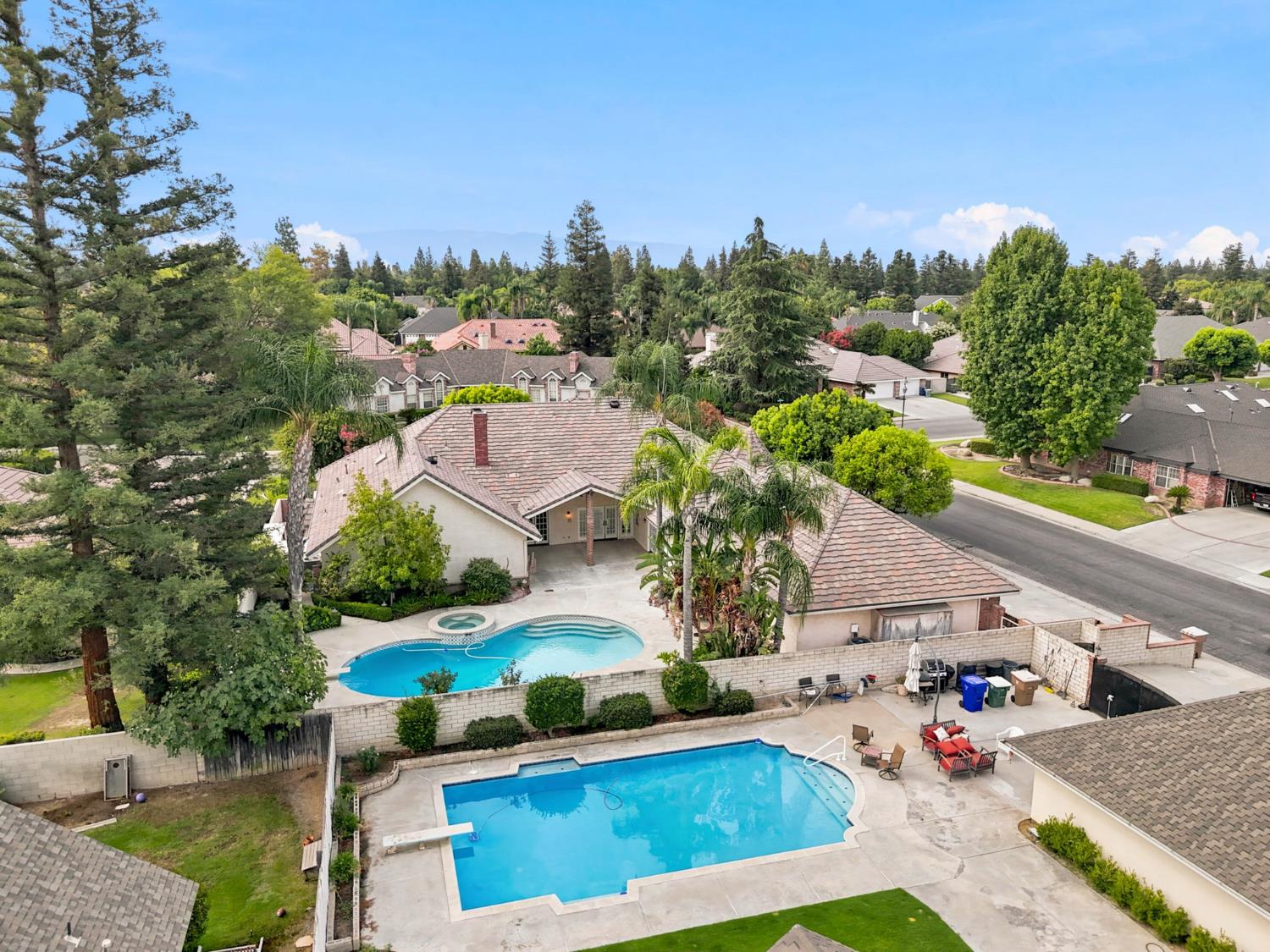 9008 Serrant Ct, Bakersfield, CA 93311