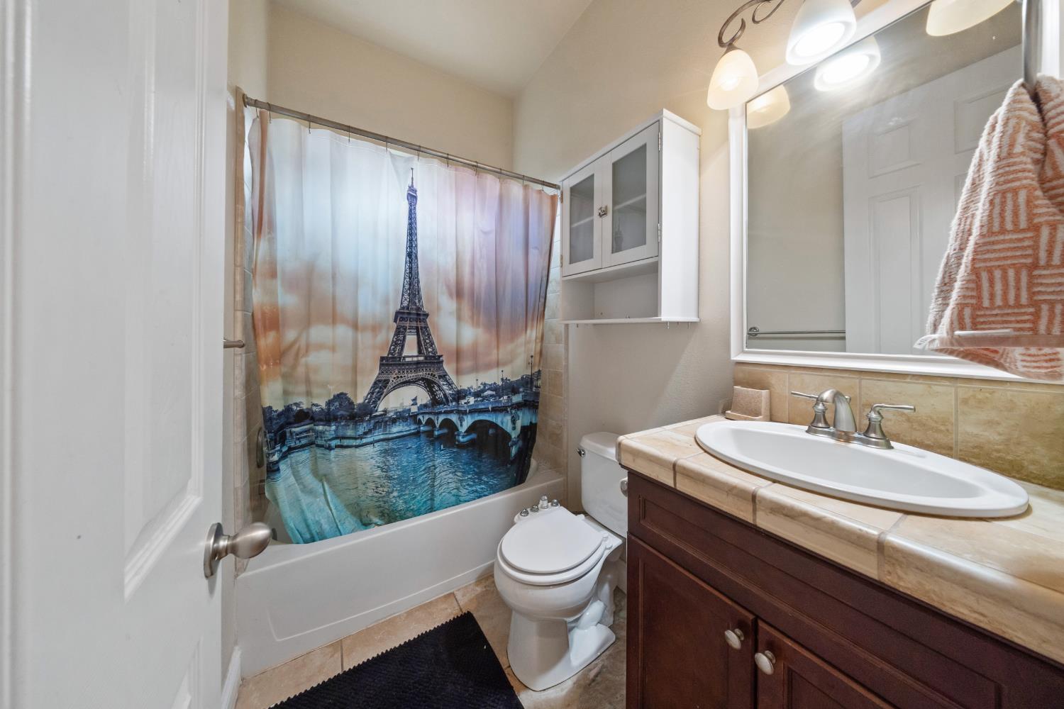 6348 W Portals Ave, Fresno, CA 93723