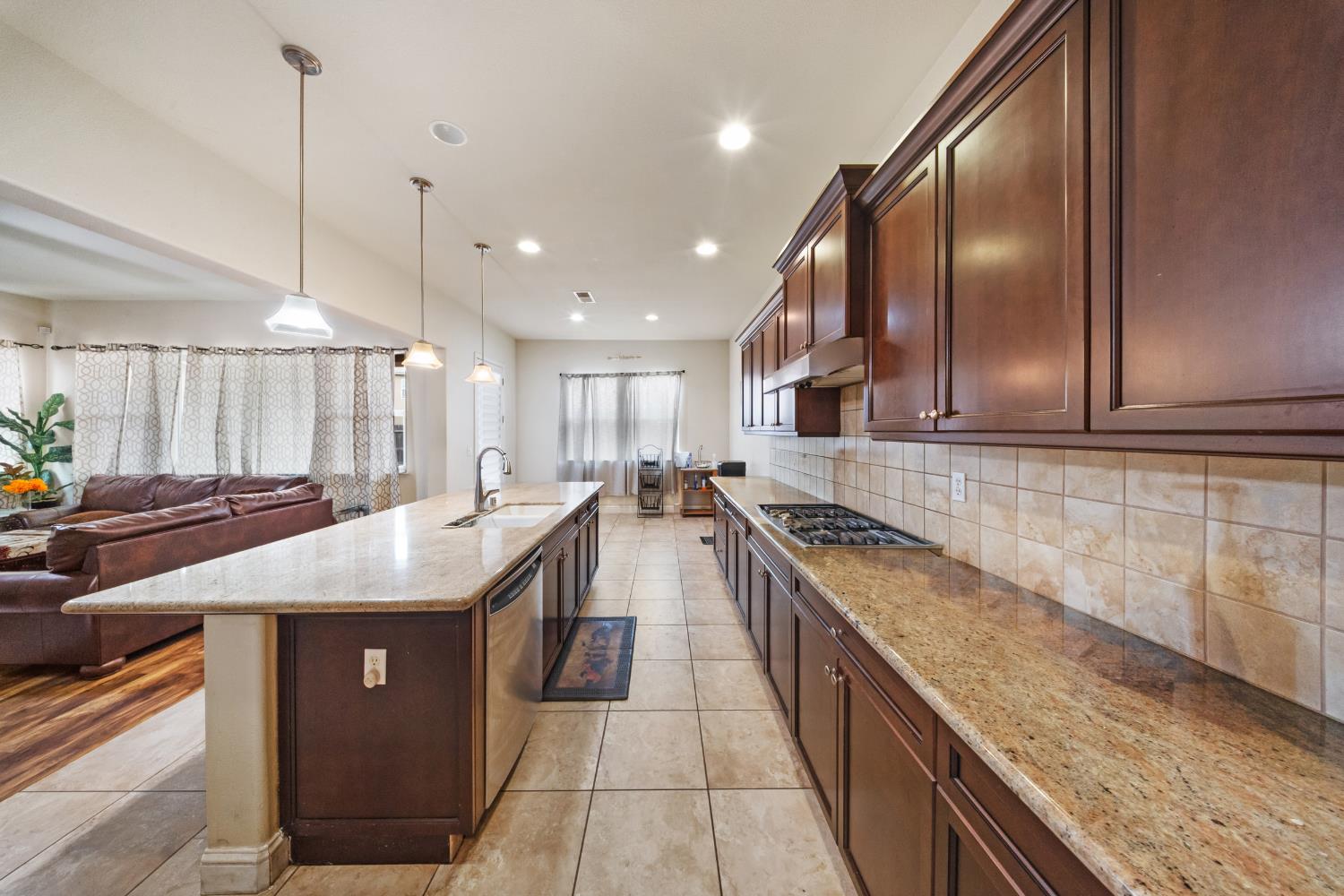 6348 W Portals Ave, Fresno, CA 93723