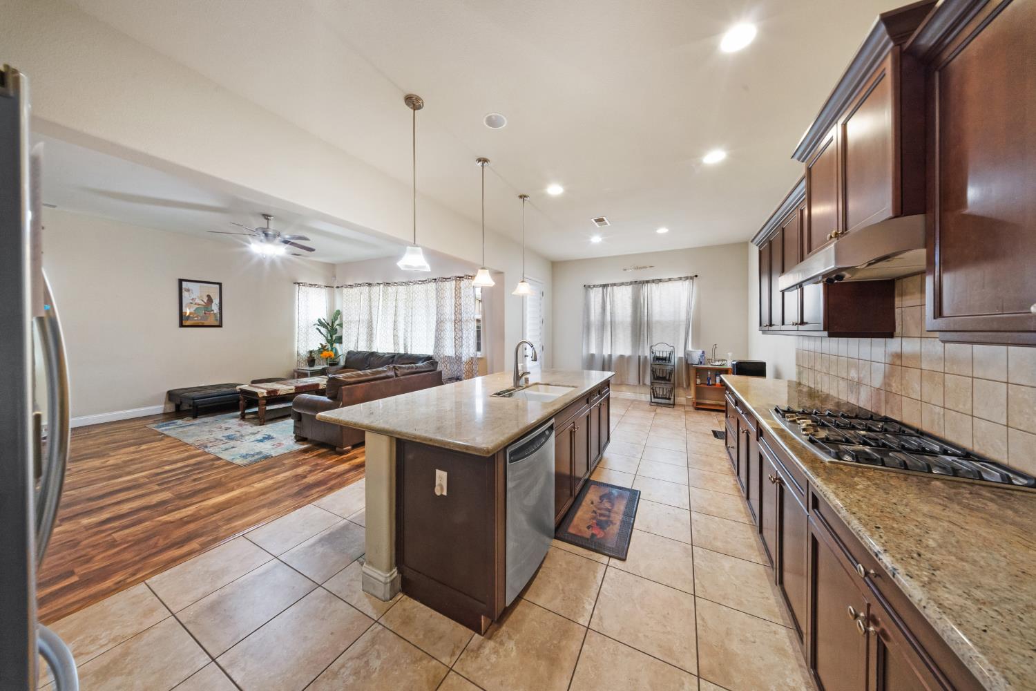 6348 W Portals Ave, Fresno, CA 93723