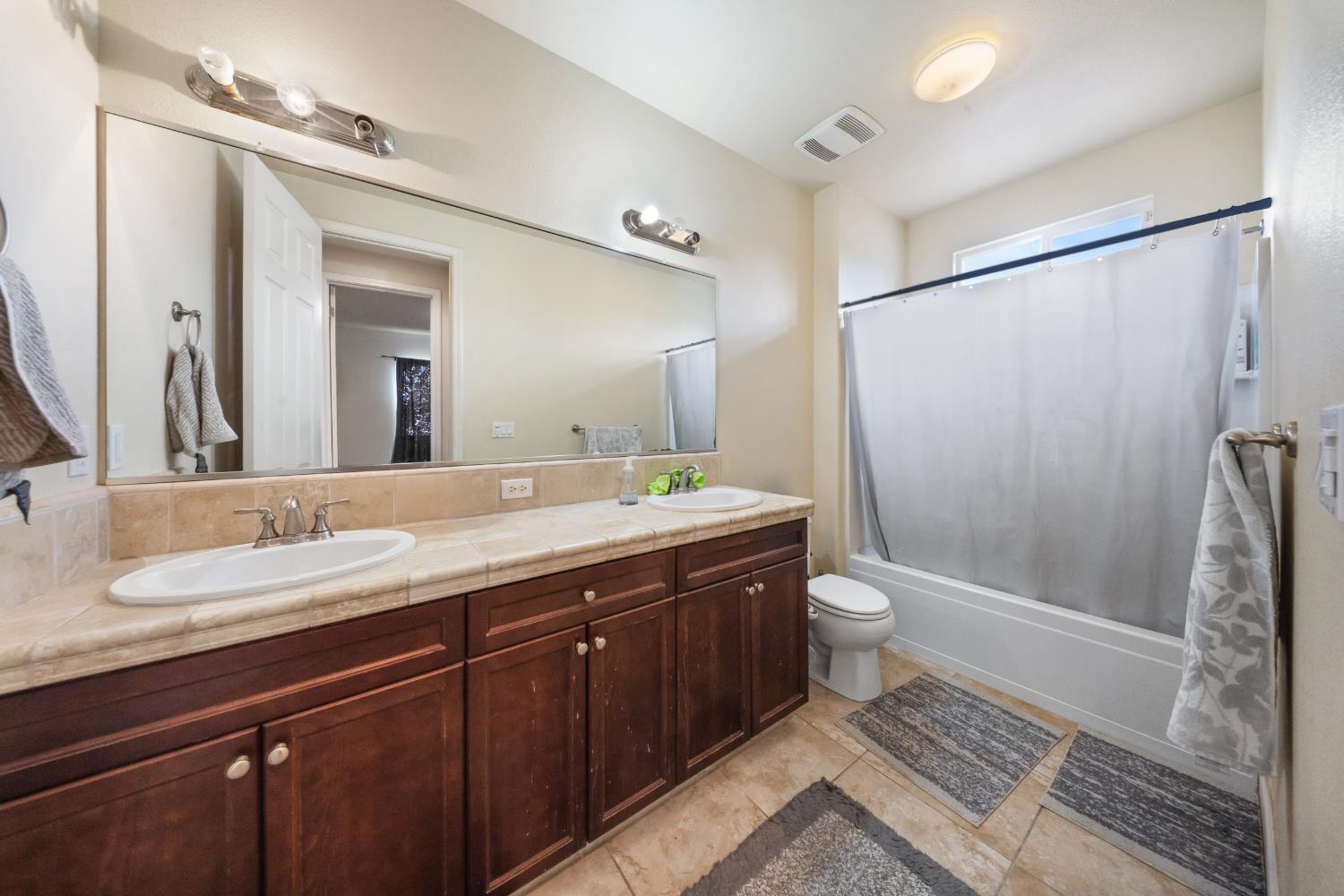 6348 W Portals Ave, Fresno, CA 93723