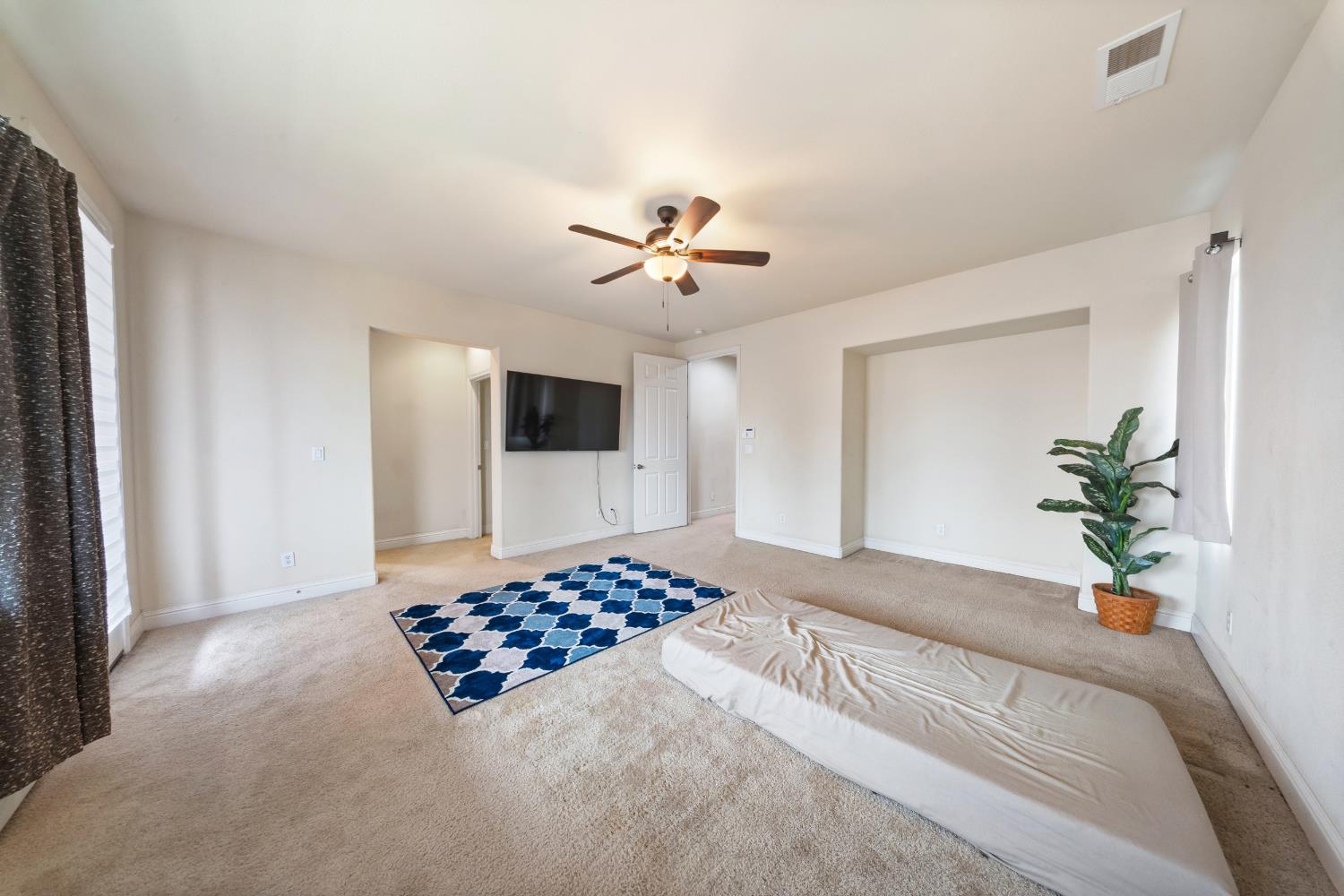 6348 W Portals Ave, Fresno, CA 93723