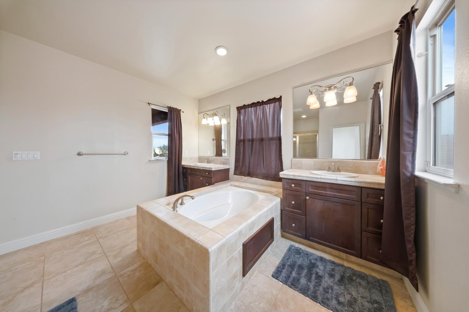 6348 W Portals Ave, Fresno, CA 93723