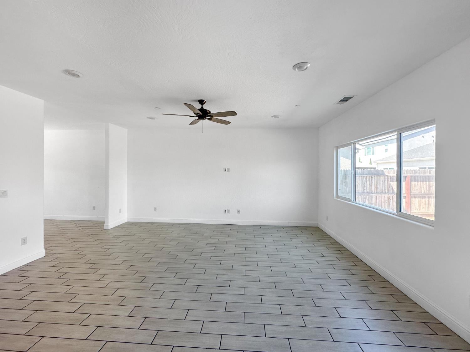 7124 W Poe Ave, Fresno, CA 93723