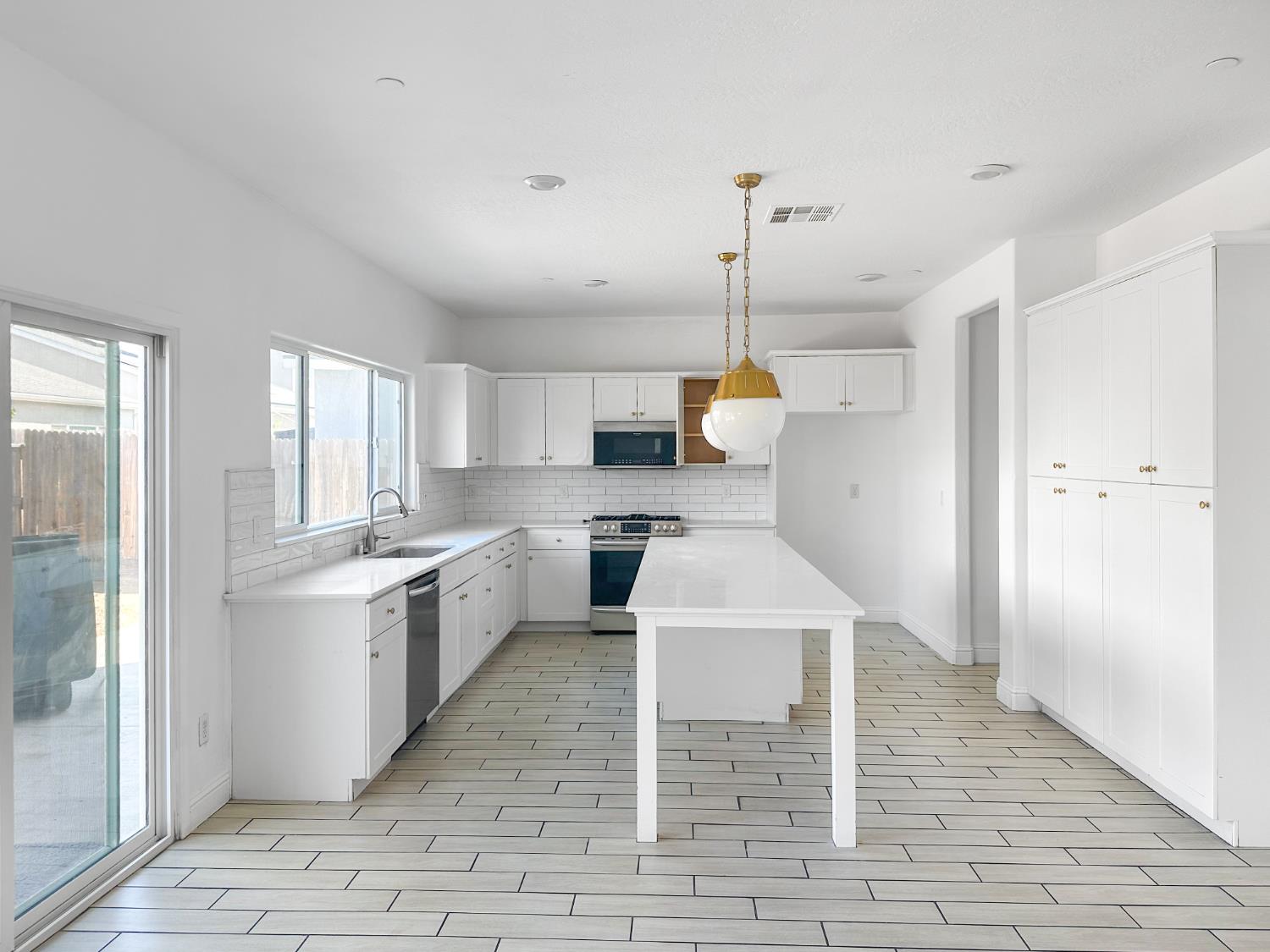 7124 W Poe Ave, Fresno, CA 93723