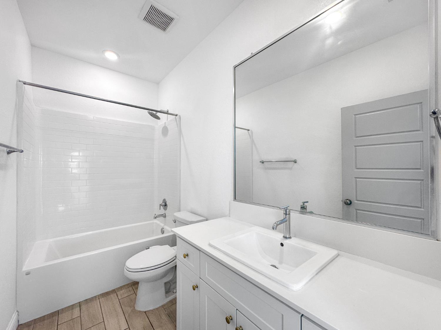 7124 W Poe Ave, Fresno, CA 93723