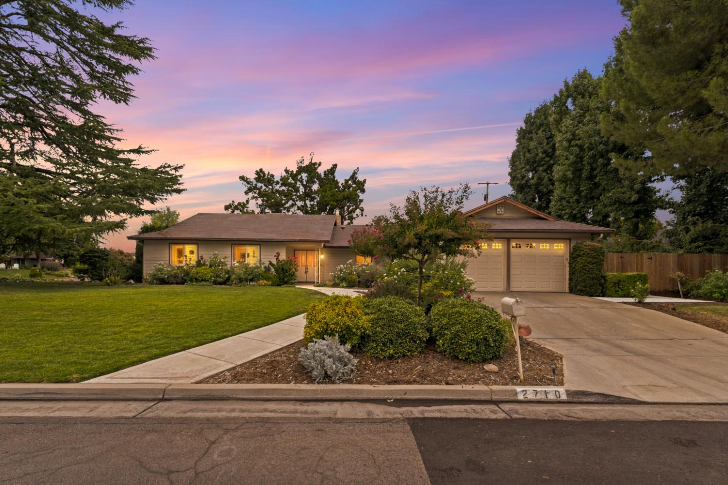 2710 W Roberts Ave, Fresno, CA 93711