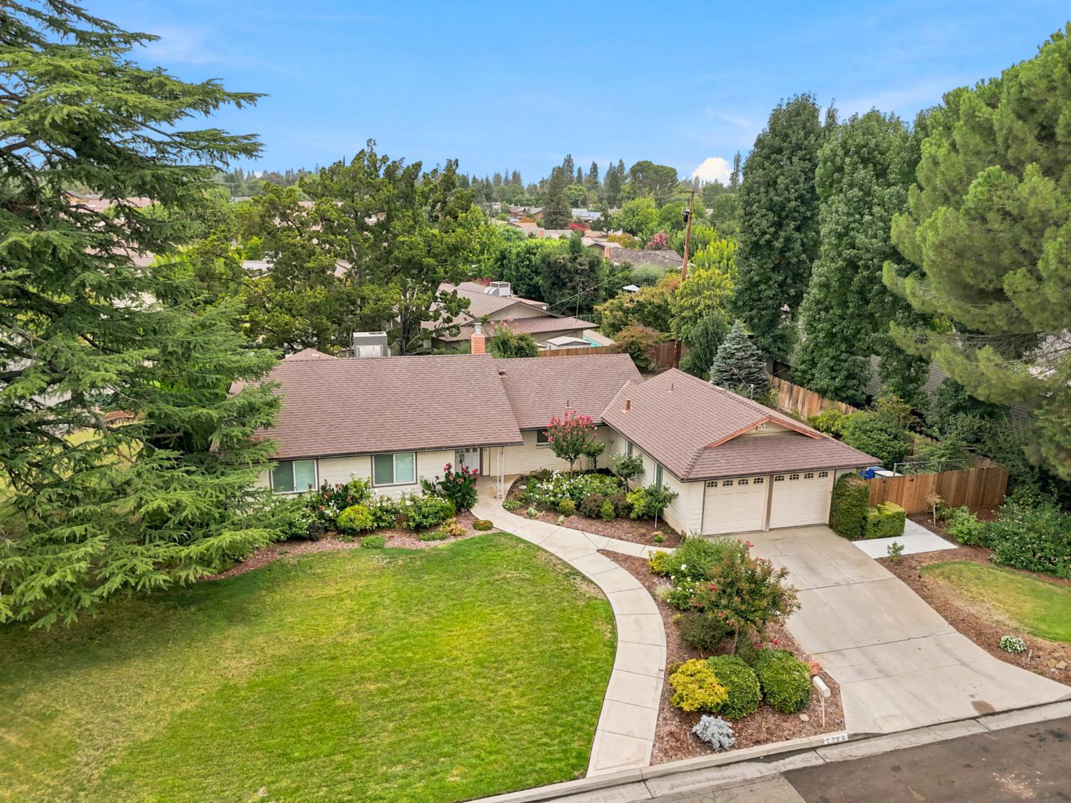 2710 W Roberts Ave, Fresno, CA 93711