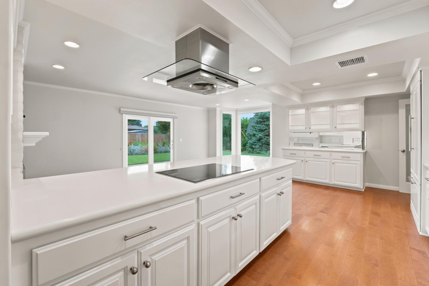 2710 W Roberts Ave, Fresno, CA 93711