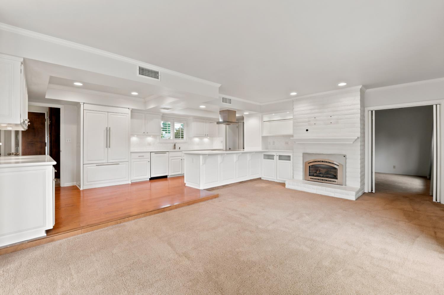 2710 W Roberts Ave, Fresno, CA 93711