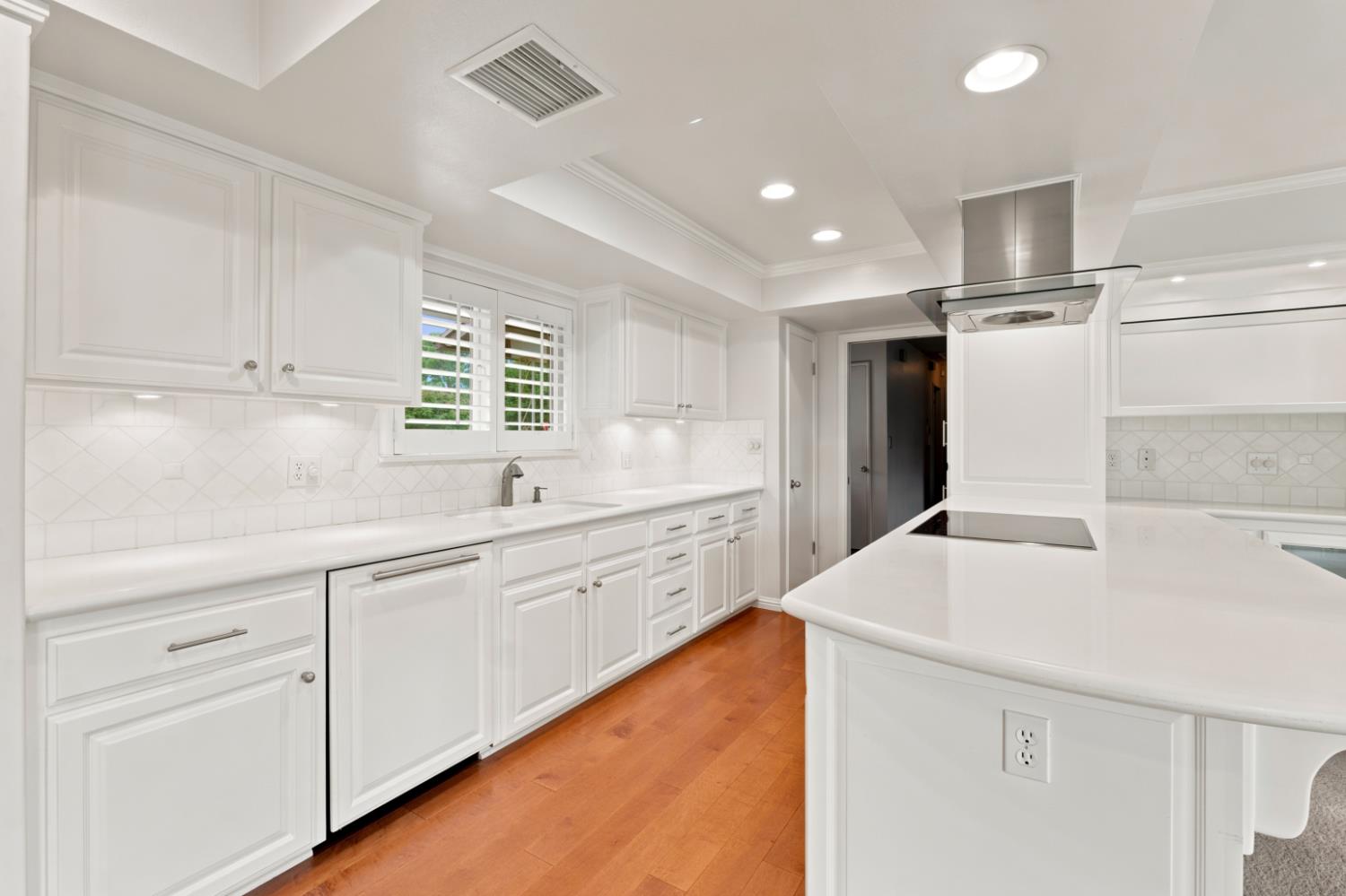 2710 W Roberts Ave, Fresno, CA 93711