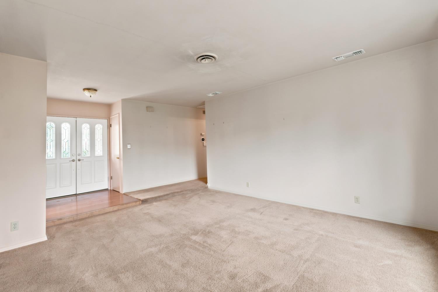 2710 W Roberts Ave, Fresno, CA 93711