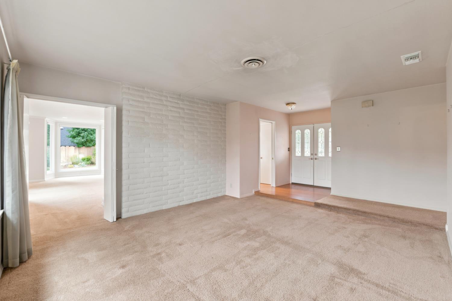 2710 W Roberts Ave, Fresno, CA 93711