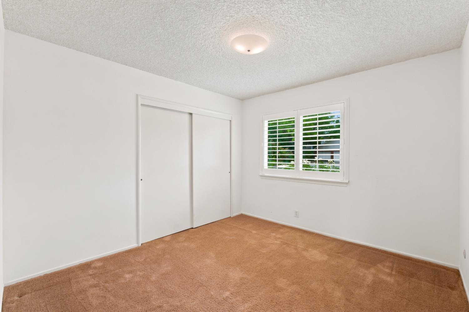 2710 W Roberts Ave, Fresno, CA 93711