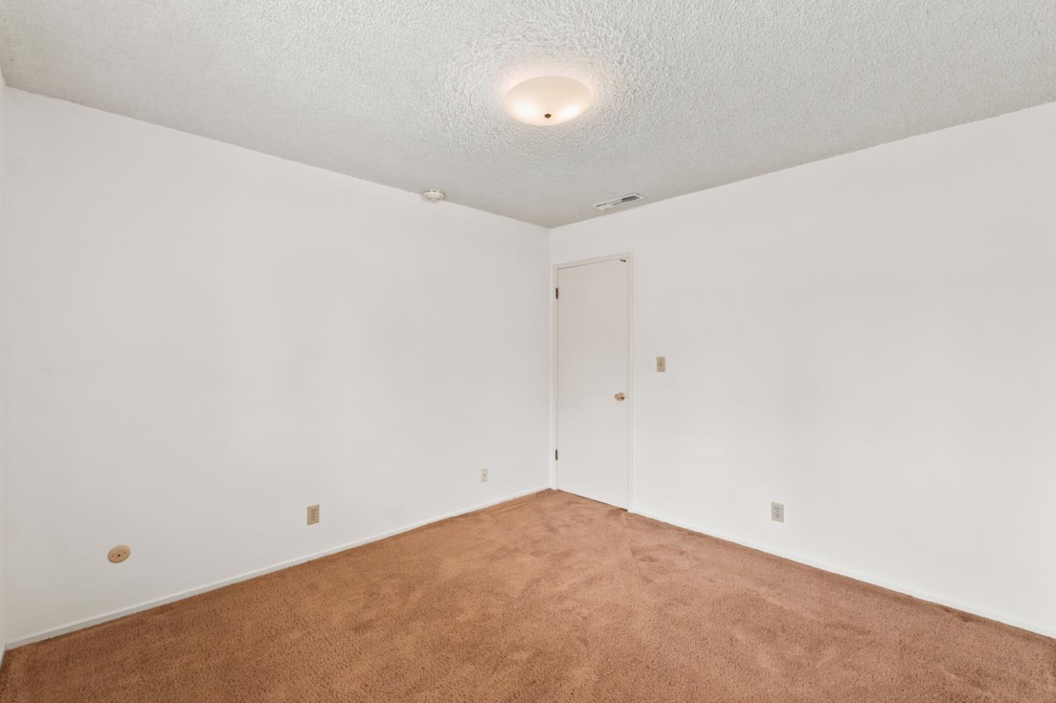 2710 W Roberts Ave, Fresno, CA 93711