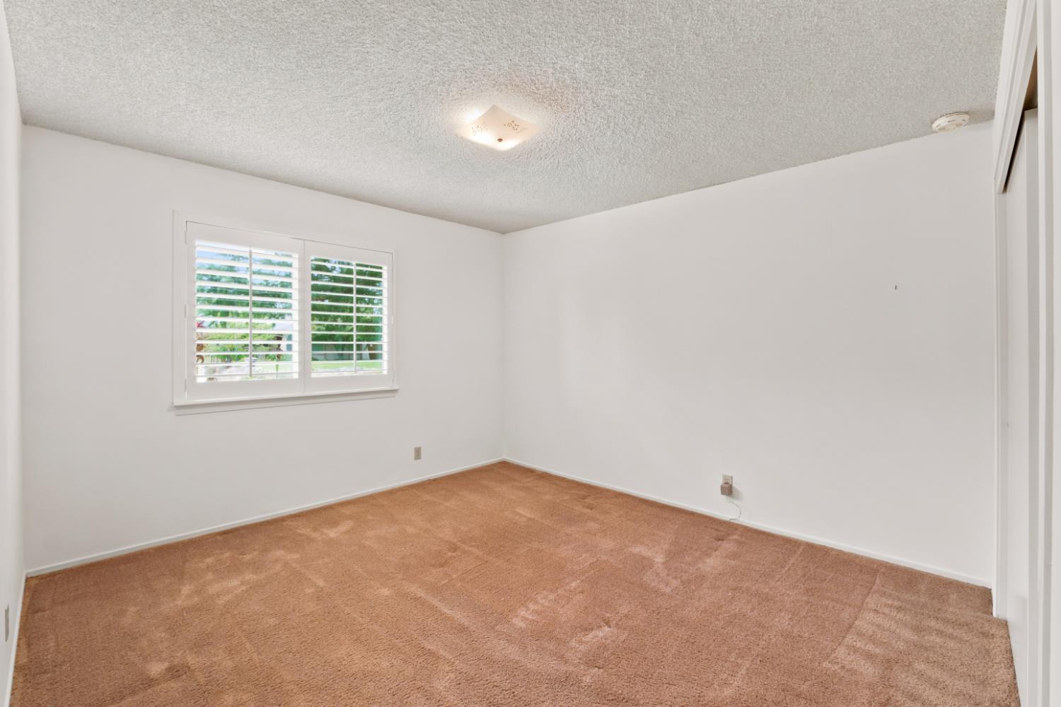 2710 W Roberts Ave, Fresno, CA 93711