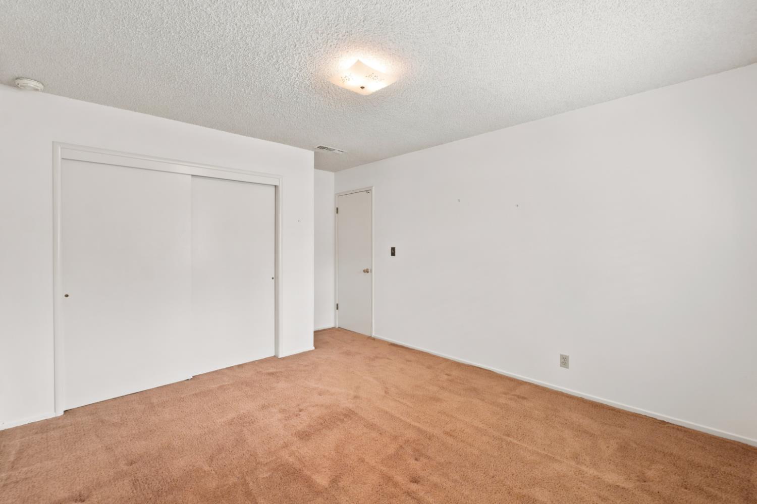 2710 W Roberts Ave, Fresno, CA 93711