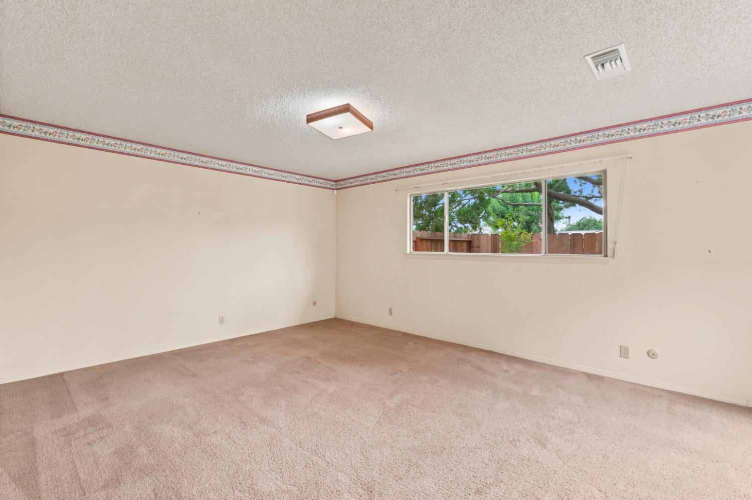2710 W Roberts Ave, Fresno, CA 93711