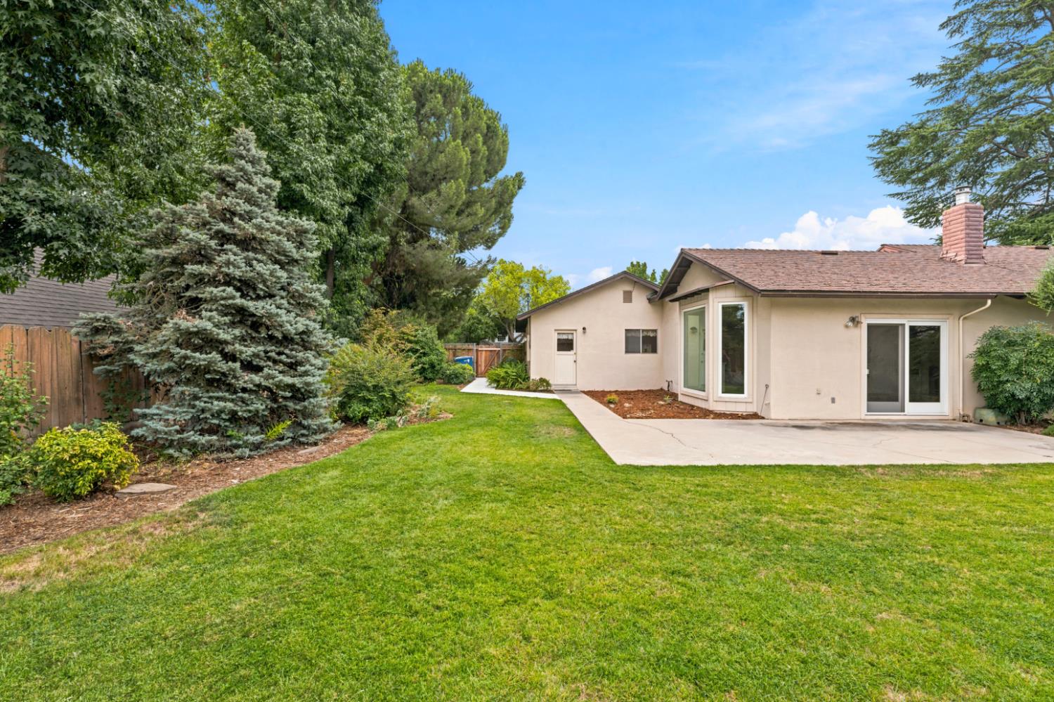 2710 W Roberts Ave, Fresno, CA 93711