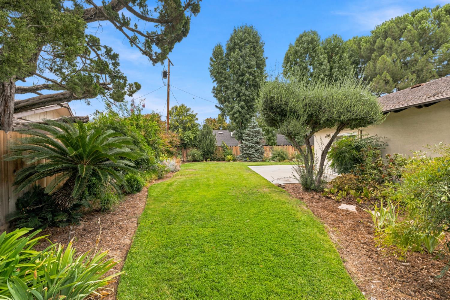 2710 W Roberts Ave, Fresno, CA 93711