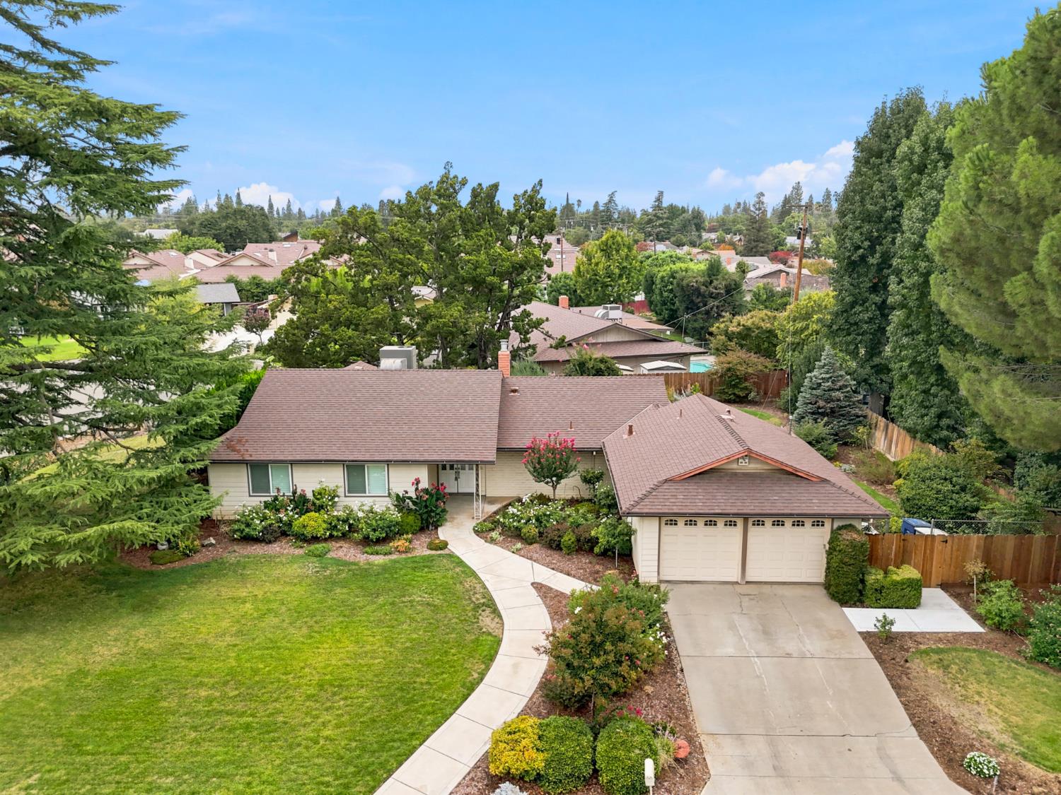 2710 W Roberts Ave, Fresno, CA 93711