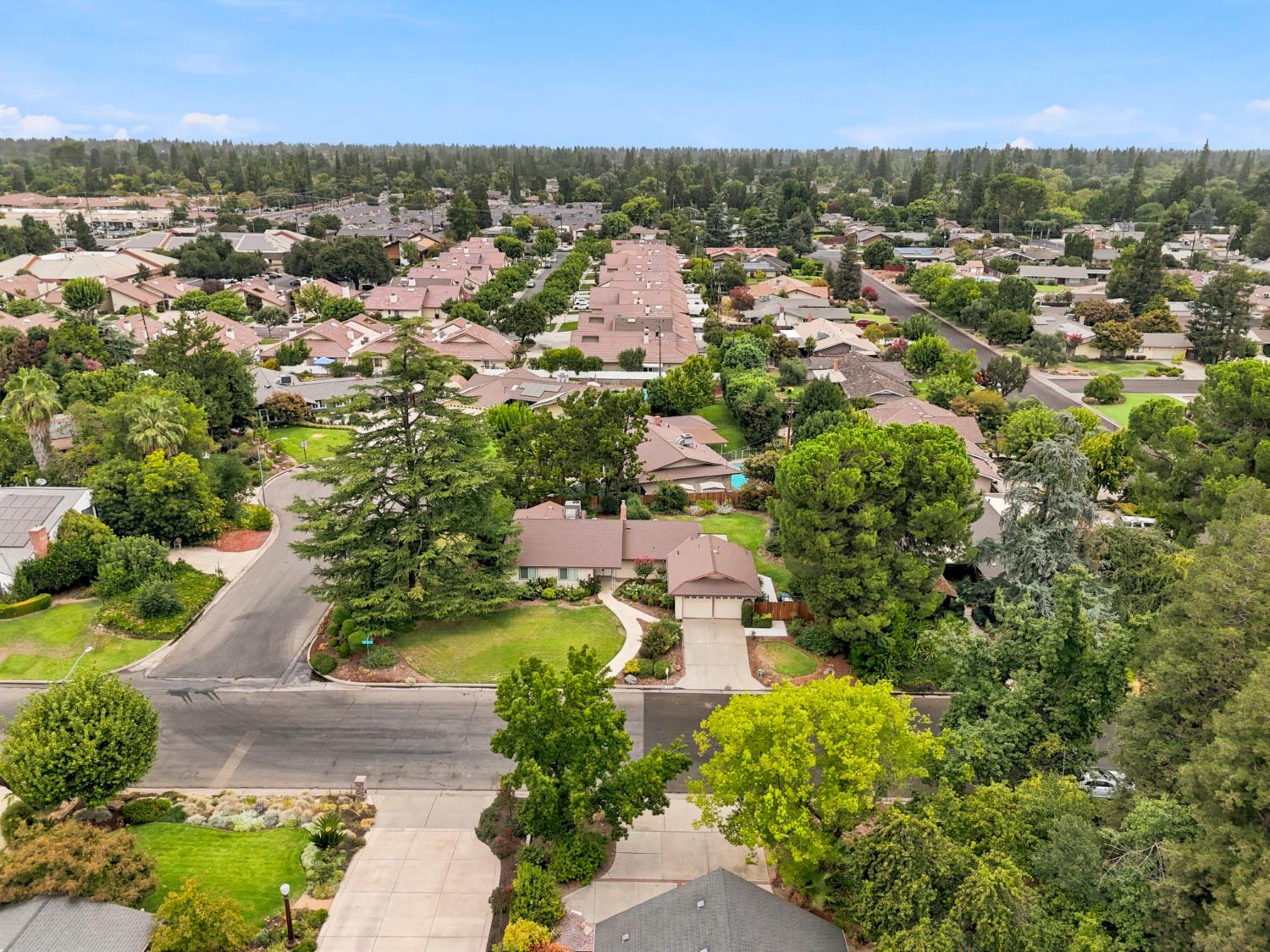 2710 W Roberts Ave, Fresno, CA 93711