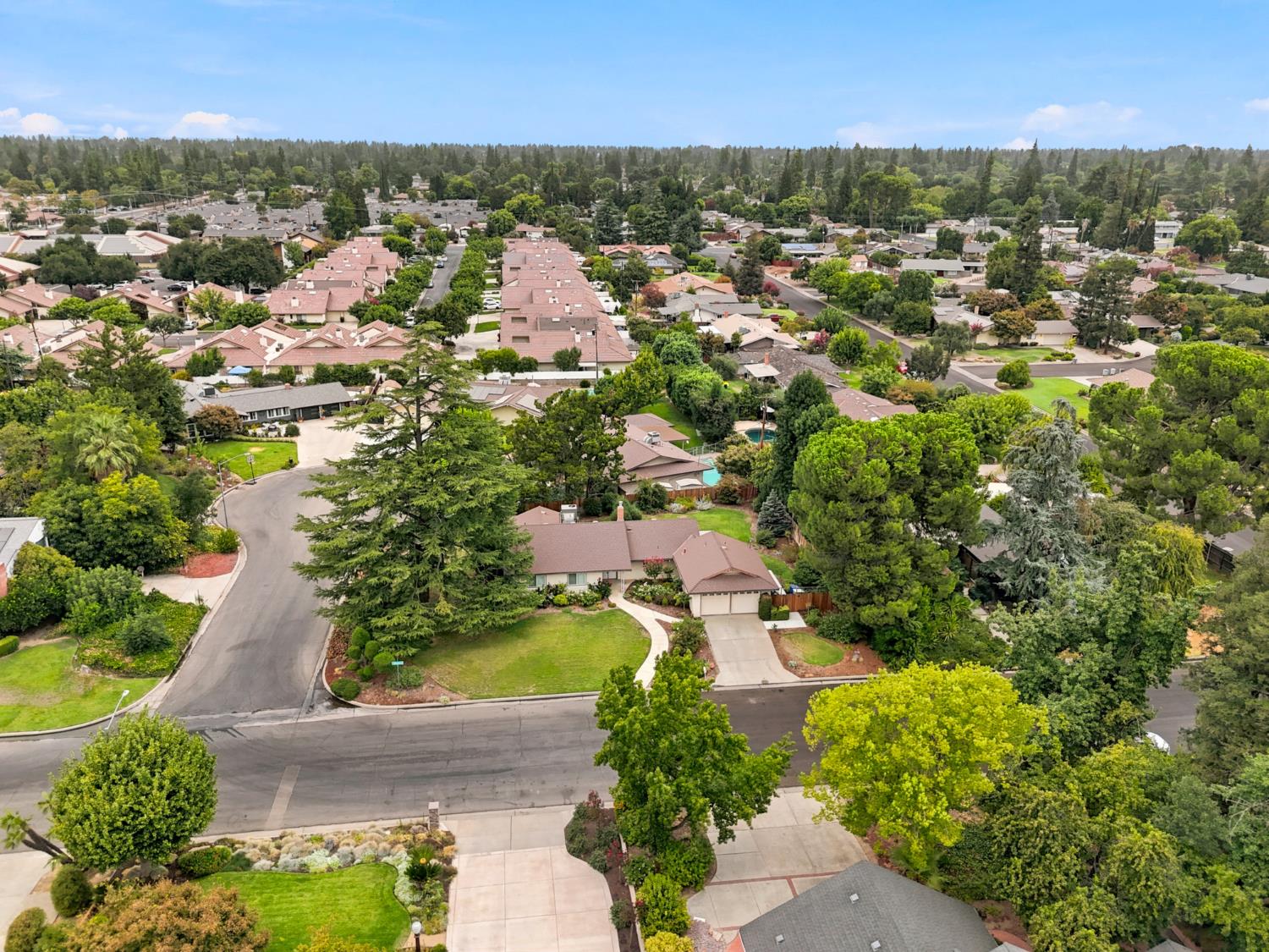 2710 W Roberts Ave, Fresno, CA 93711