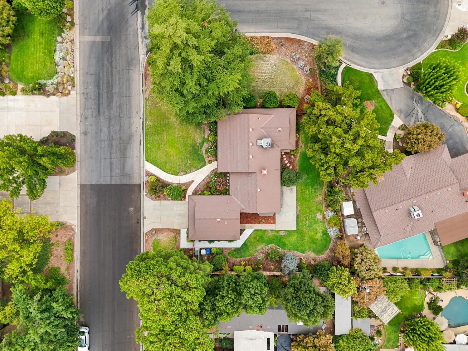 2710 W Roberts Ave, Fresno, CA 93711