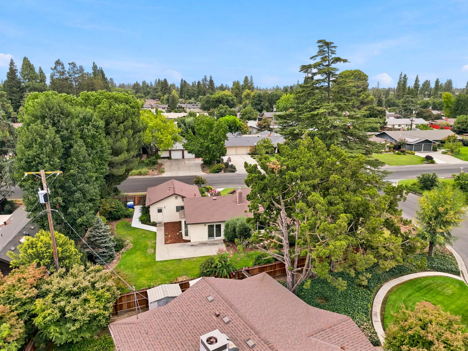 2710 W Roberts Ave, Fresno, CA 93711