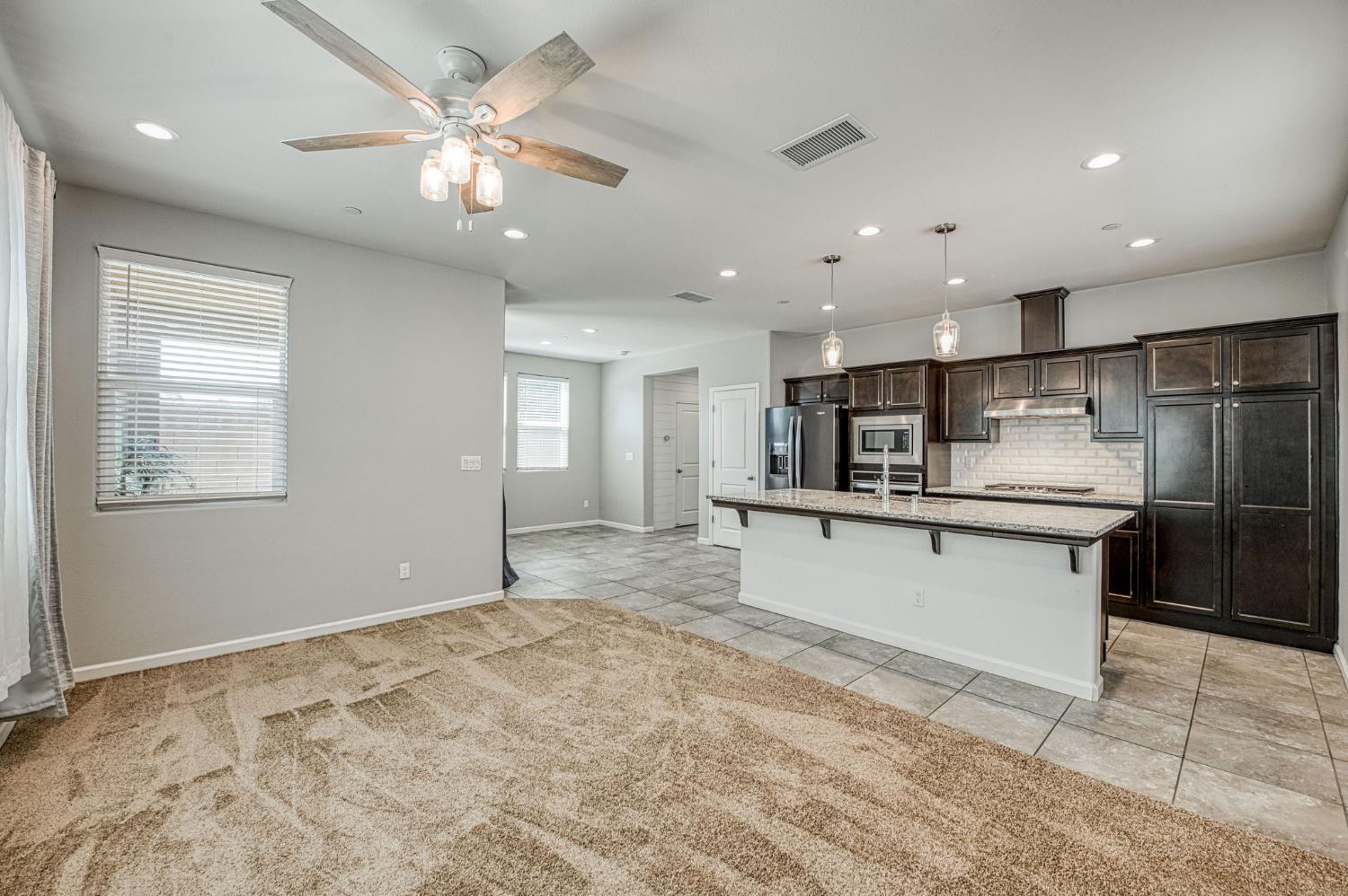 6037 E Brick Dr, Fresno, CA 93727