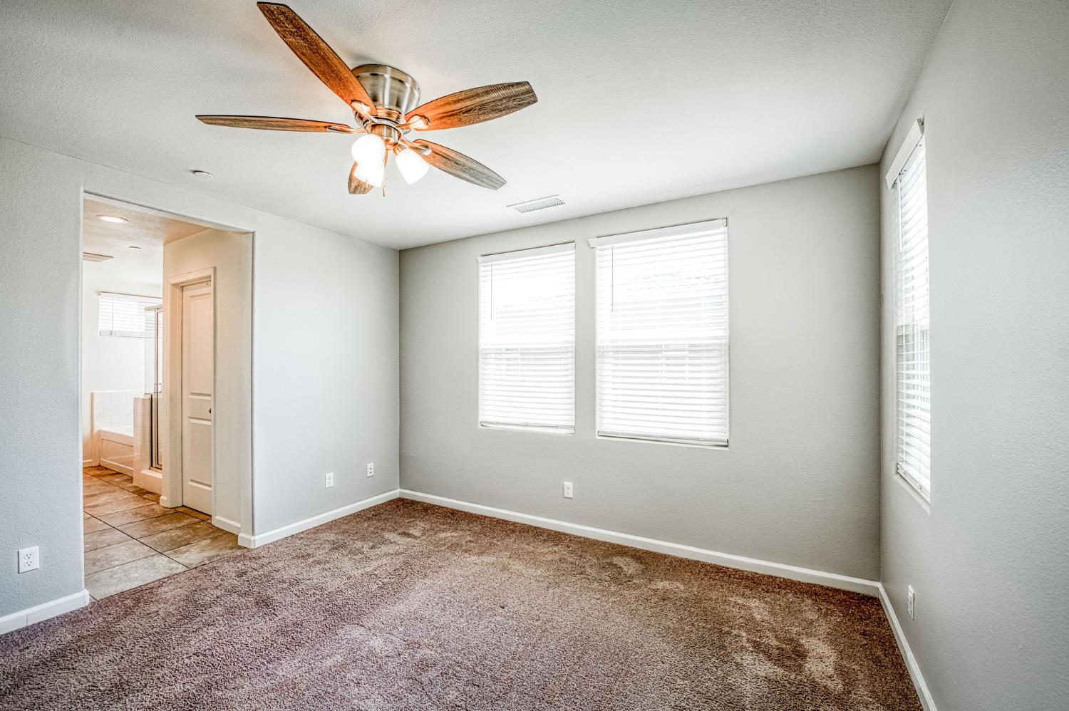 6037 E Brick Dr, Fresno, CA 93727