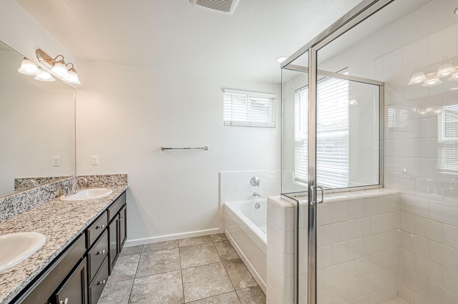 6037 E Brick Dr, Fresno, CA 93727