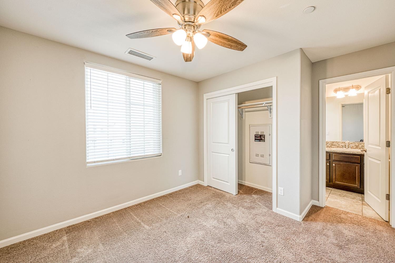 6037 E Brick Dr, Fresno, CA 93727