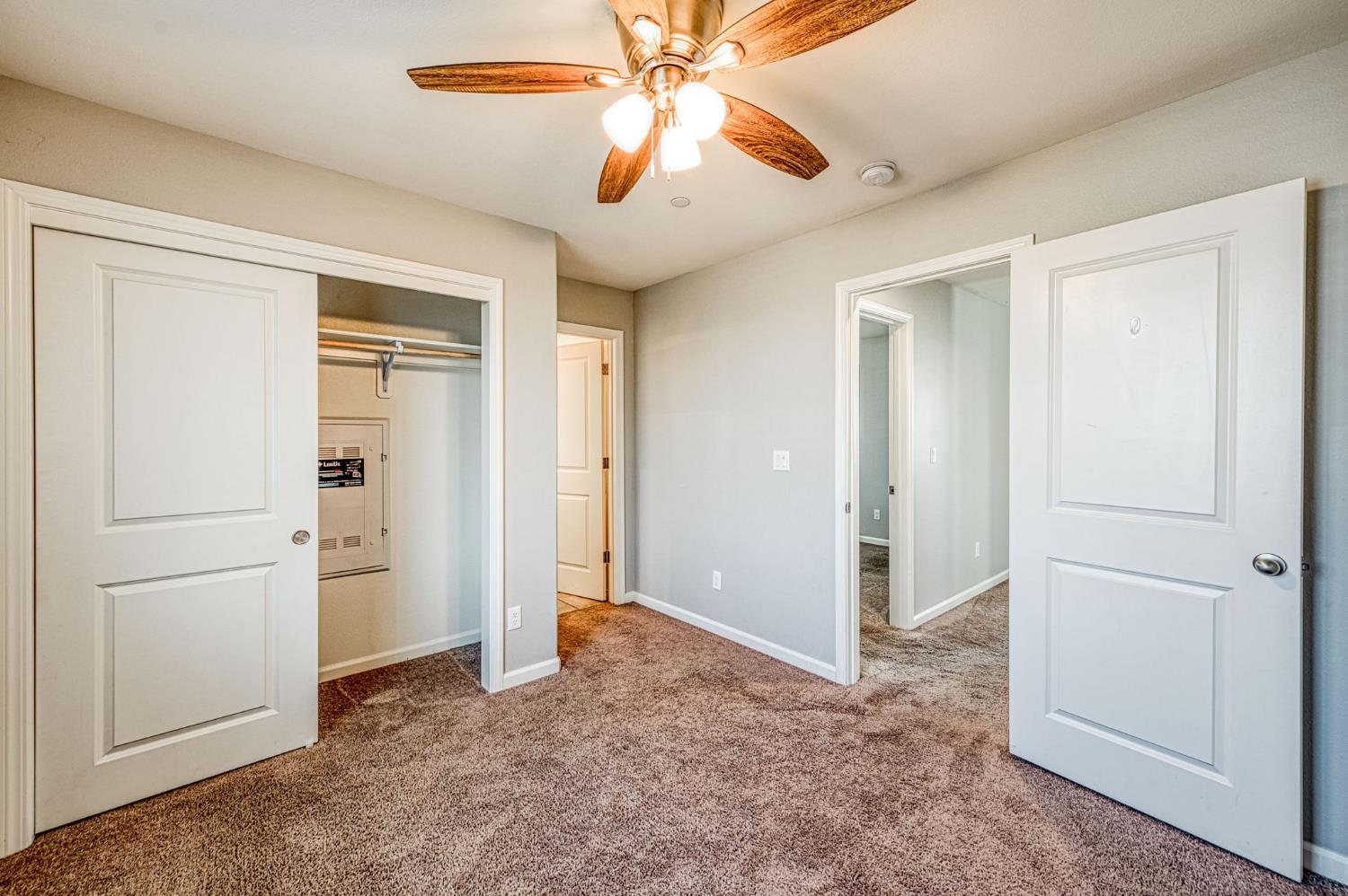 6037 E Brick Dr, Fresno, CA 93727