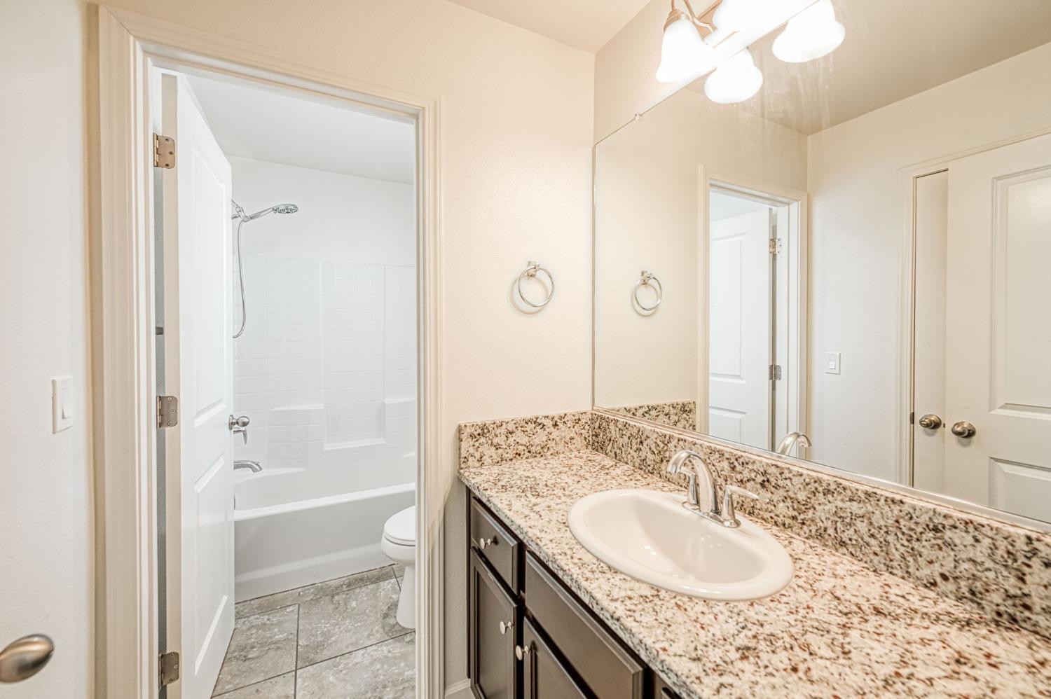 6037 E Brick Dr, Fresno, CA 93727